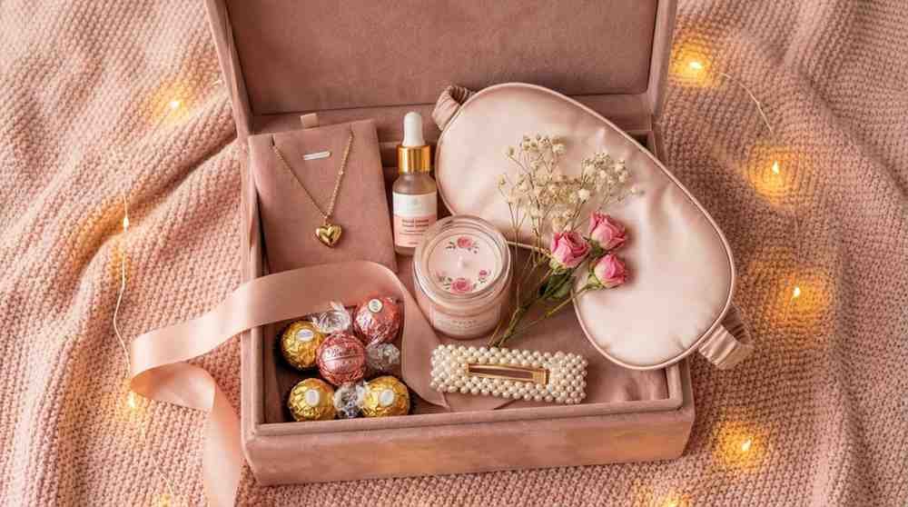 Cute valentine gift box ideas for her