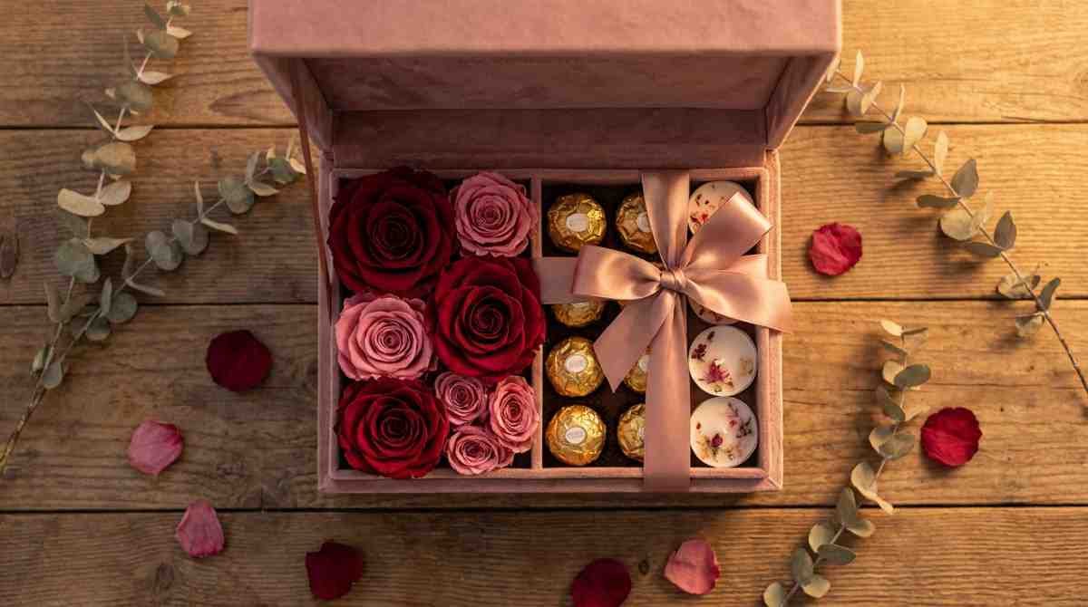 Rose-themed valentine gift box ideas